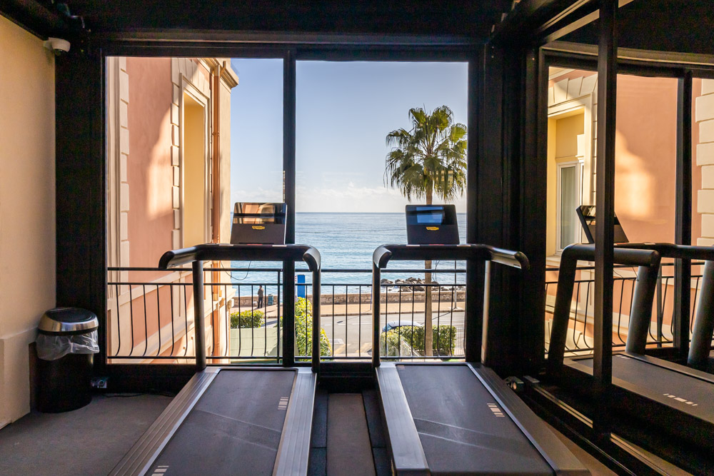Espace fitness avec vue mer